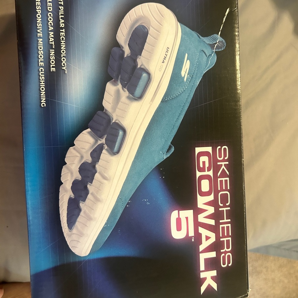 New with tags grey Sketchers